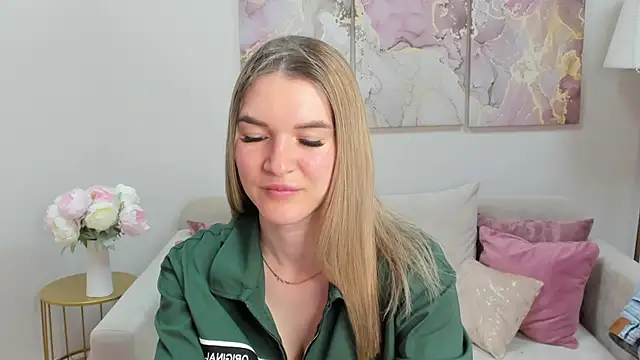 RoxyReignn online show from 06-15-26, 10:12