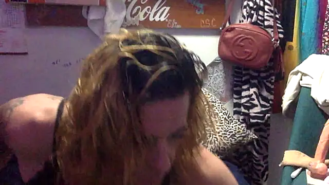 Snapshot of VanillaSnowcones chatting on 05-26-26, 03:57 VanillaSnowcones online show from 05-26-26, 03:57