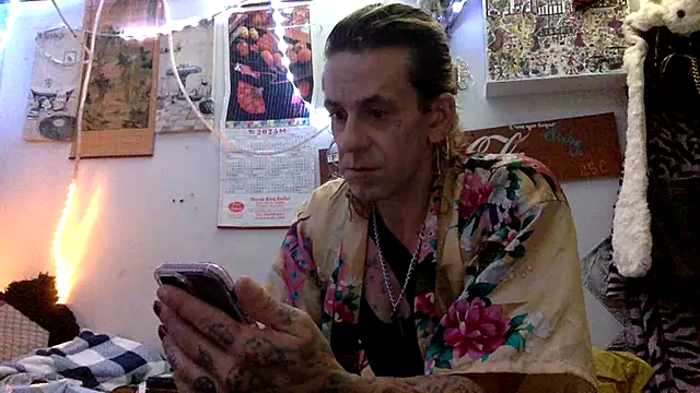 Snapshot of VanillaSnowcones chatting on 06-09-26, 01:28 VanillaSnowcones online show from 06-09-26, 01:28