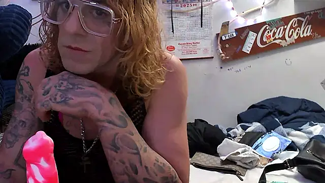 Snapshot of VanillaSnowcones chatting on 07-10-26, 01:43 VanillaSnowcones online show from 07-10-26, 01:43