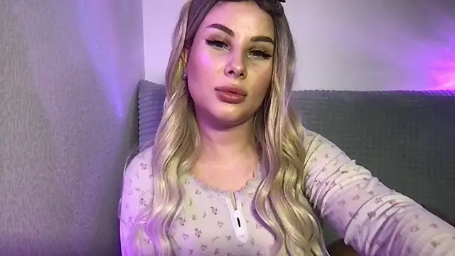 Lili Weiss online show from 06-14-26, 04:42