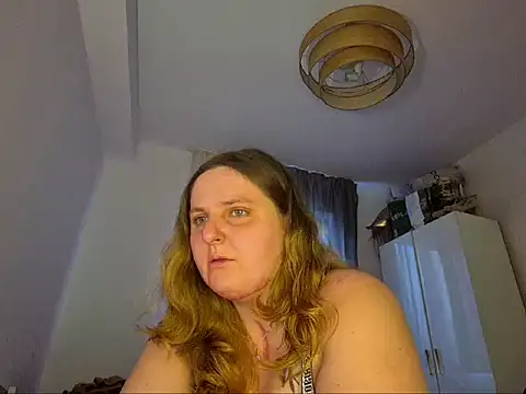 Snapshot of JessicaBake chatting on 06-14-26, 03:47 JessicaBake online show from 06-14-26, 03:47