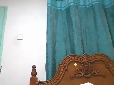 peacechloe online show from 06-17-26, 04:52