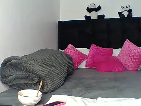Snapshot of prettytinashe chatting on 06-15-26, 02:47 prettytinashe online show from 06-15-26, 02:47