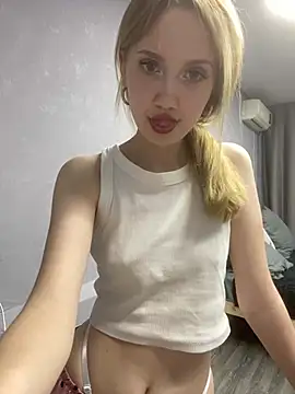 Snapshot of MiraNight chatting on 06-03-26, 02:33 MiraNight online show from 06-03-26, 02:33