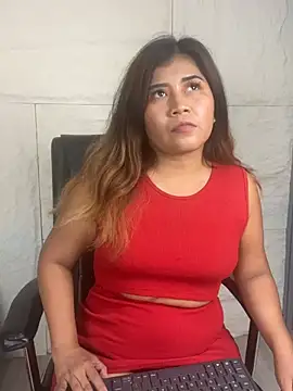 Snapshot of LyraMilano chatting on 06-15-26, 12:40 LyraMilano online show from 06-15-26, 12:40