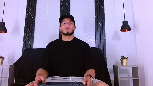 Maximiliano Stronge online show from 06-06-26, 07:51