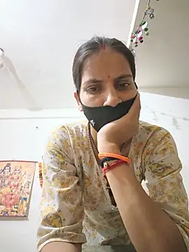 Snapshot of Neha-ji chatting on 06-30-26, 12:33 Neha-ji online show from 06-30-26, 12:33