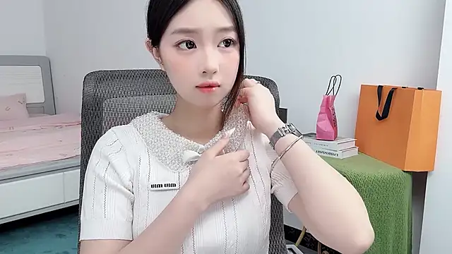 Snapshot of Yoyo33355 chatting on 06-11-26, 03:48 Yoyo33355 online show from 06-11-26, 03:48