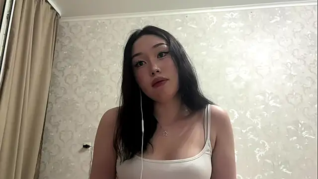 Snapshot of LilowNax chatting on 05-25-26, 05:52 LilowNax online show from 05-25-26, 05:52