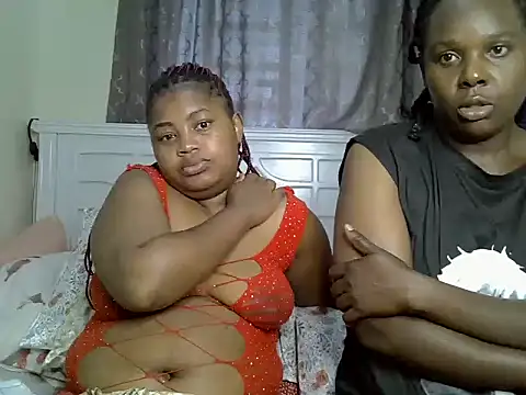 Snapshot of Sue_pretty00 chatting on 05-26-26, 11:50 Sue pretty00 online show from 05-26-26, 11:50