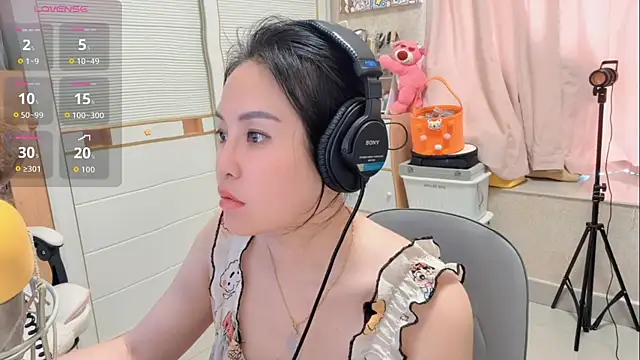 LisaQQQ online show from 05-31-26, 06:21