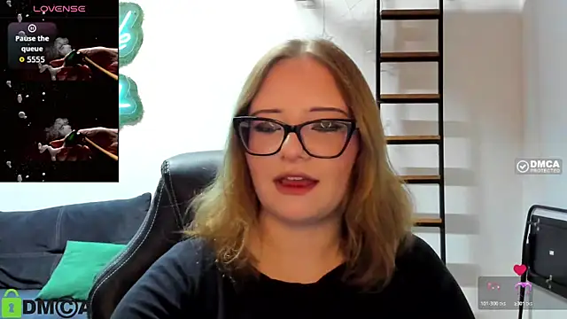 Snapshot of JuliNy_x chatting on 06-03-26, 01:14 JuliNy x online show from 06-03-26, 01:14