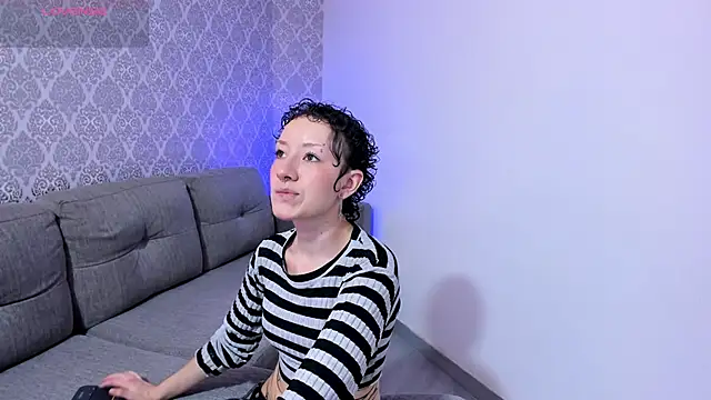 NohaCooper online show from 06-28-26, 08:37
