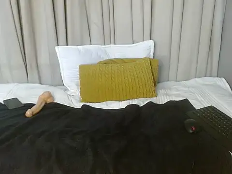Snapshot of BiancasRoom chatting on 06-15-26, 09:39 BiancasRoom online show from 06-15-26, 09:39