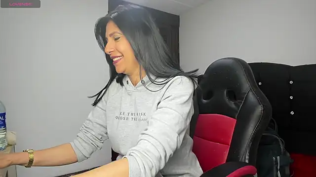 Samantha01 Rosse01 online show from 06-17-26, 09:38