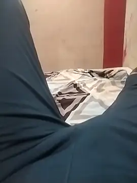 Snapshot of bossmagi chatting on 10-08-25, 06:55 bossmagi online show from 10-08-25, 06:55