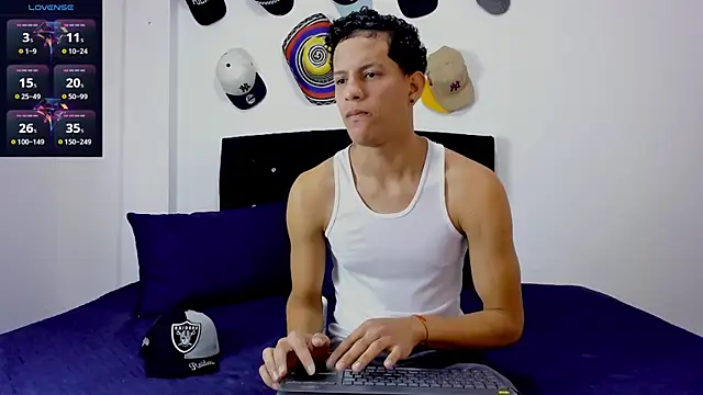 theo bigcock  online show from 07-16-26, 06:47