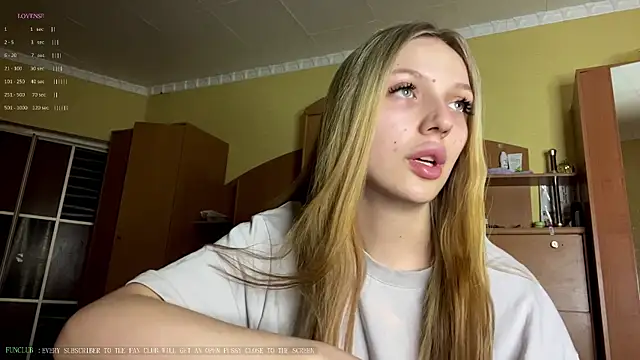 Snapshot of xXMelanieseXx chatting on 06-16-26, 04:42 xXMelanieseXx online show from 06-16-26, 04:42