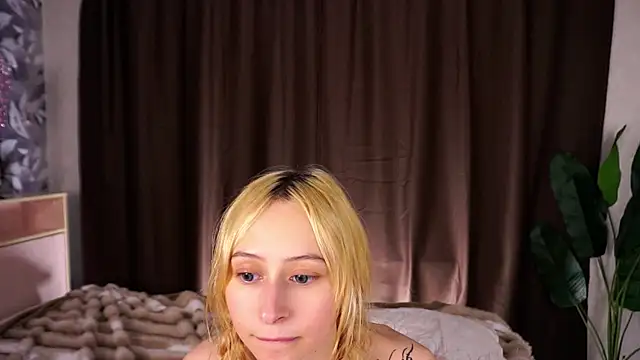 Snapshot of ElaneReam chatting on 06-29-26, 10:15 ElaneReam online show from 06-29-26, 10:15