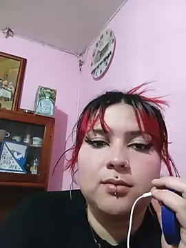 Snapshot of curvy_latina chatting on 06-22-26, 12:02 curvy latina online show from 06-22-26, 12:02