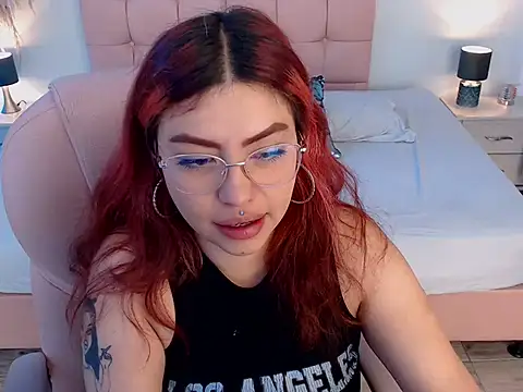 Snapshot of LilMoon_ chatting on 06-23-26, 01:20 LilMoon online show from 06-23-26, 01:20
