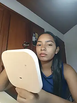 Snapshot of xcleila chatting on 06-08-26, 04:07 xcleila online show from 06-08-26, 04:07