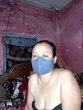 Snapshot of MoonLusty chatting on 06-17-26, 05:25 MoonLusty online show from 06-17-26, 05:25