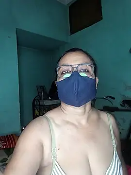 Snapshot of MoonLusty chatting on 06-25-26, 04:56 MoonLusty online show from 06-25-26, 04:56