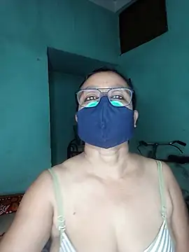 Snapshot of MoonLusty chatting on 06-25-26, 05:12 MoonLusty online show from 06-25-26, 05:12