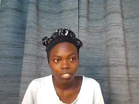 Snapshot of Sweet_quincy chatting on 06-22-26, 12:13 Sweet quincy online show from 06-22-26, 12:13