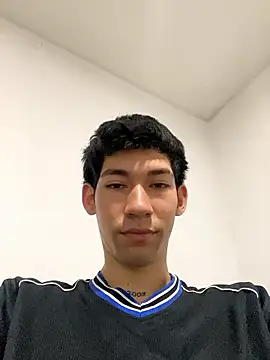 Snapshot of mathias_camil chatting on 06-15-26, 06:04 mathias camil online show from 06-15-26, 06:04