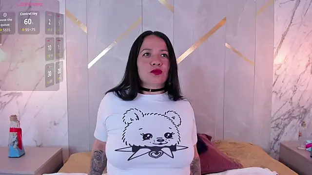 Snapshot of AlmaRose__ chatting on 06-19-26, 08:01 AlmaRose online show from 06-19-26, 08:01