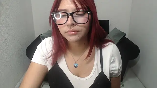 Snapshot of beckysexyhot chatting on 06-17-26, 01:45 beckysexyhot online show from 06-17-26, 01:45