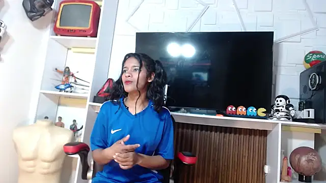  QueenMarilyn online show from 06-19-26, 07:17