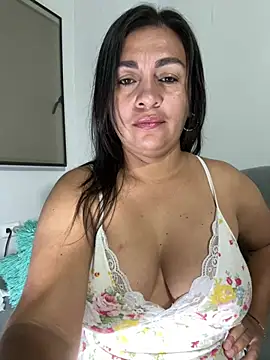 Snapshot of kloee_kann chatting on 07-16-26, 12:16 kloee kann online show from 07-16-26, 12:16