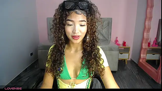 Snapshot of CamilaVixen_ch chatting on 06-24-26, 08:30 CamilaVixen ch online show from 06-24-26, 08:30