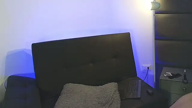 AshleyMonroee   online show from 07-02-26, 05:41