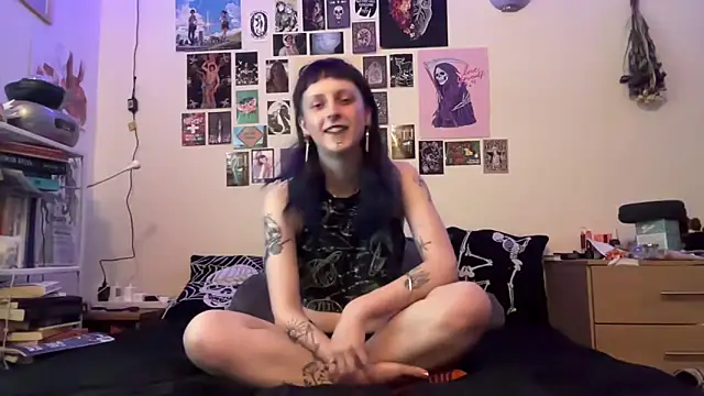 Snapshot of batzy666 chatting on 05-29-26, 12:25 batzy666 online show from 05-29-26, 12:25