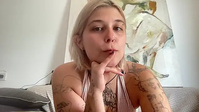 Snapshot of Ella_Bloom chatting on 07-07-26, 09:57 Ella Bloom online show from 07-07-26, 09:57