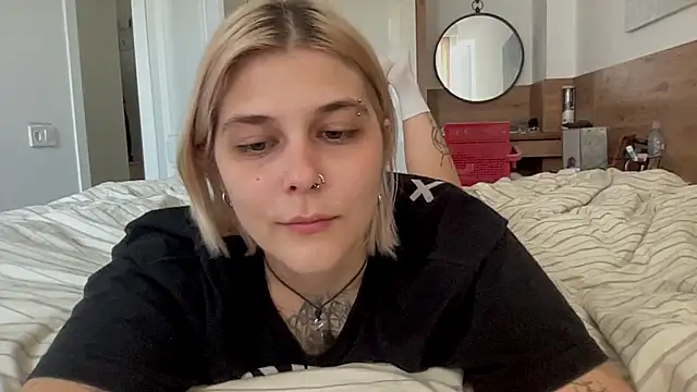 Snapshot of Ella_Bloom chatting on 07-11-26, 10:07 Ella Bloom online show from 07-11-26, 10:07