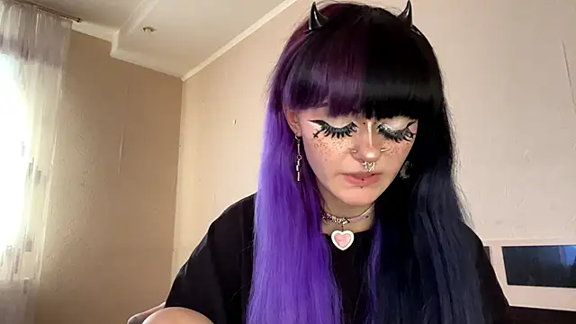 HolyCute online show from 06-15-26, 04:20
