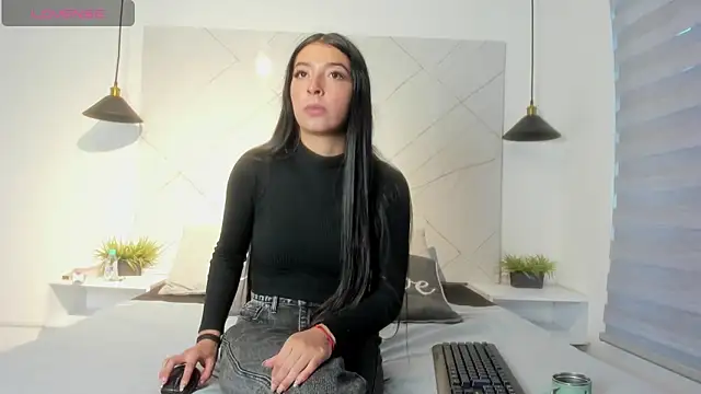 Snapshot of SARAH_COLLENS_ chatting on 06-16-26, 11:24 SARAH COLLENS online show from 06-16-26, 11:24