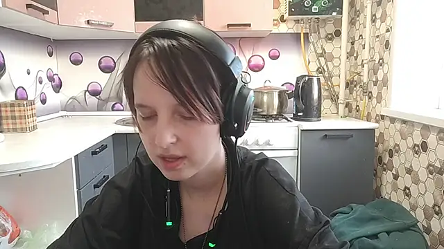 Snapshot of Saranade chatting on 06-29-26, 04:51 Saranade online show from 06-29-26, 04:51