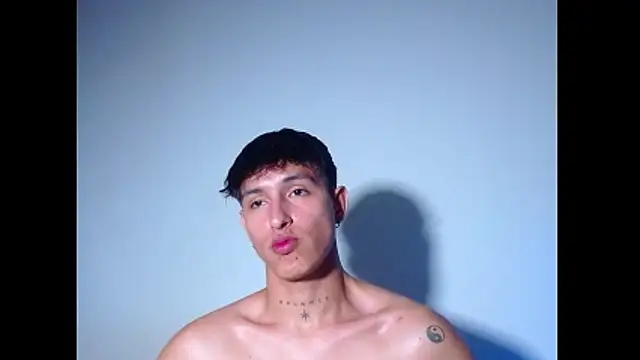 Snapshot of rowanbig chatting on 06-19-26, 10:35 rowanbig online show from 06-19-26, 10:35