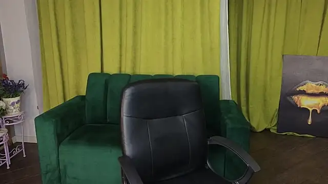 Snapshot of AlisaFoxis chatting on 06-10-26, 06:18 AlisaFoxis online show from 06-10-26, 06:18