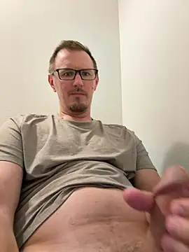 Hardpaul85 online show from 07-04-26, 03:40