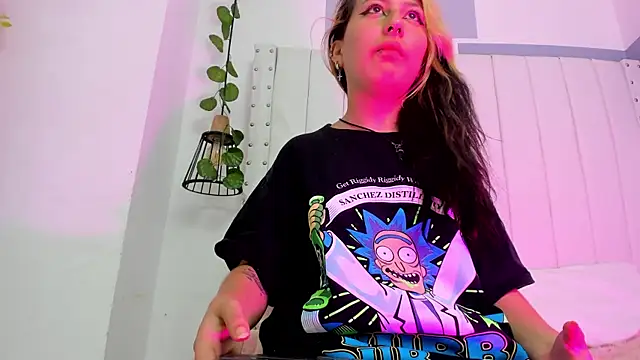 BellaJonnson online show from 06-13-26, 01:31