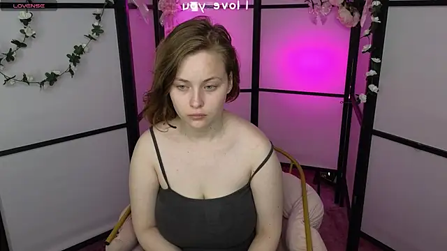 Snapshot of EricaWilds chatting on 06-05-26, 12:33 EricaWilds online show from 06-05-26, 12:33