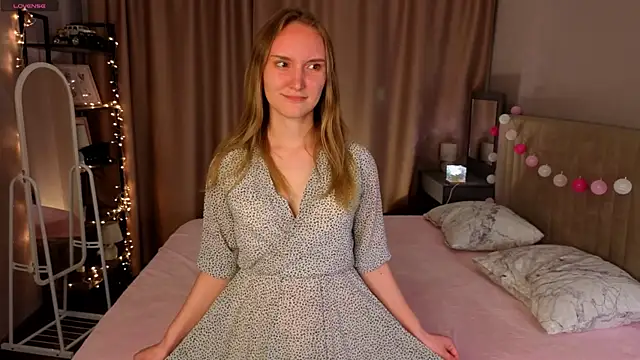 JenevaLitalien online show from 06-04-26, 06:14